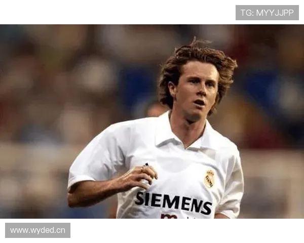 利物浦发布9596复古球衣 麦克马纳曼福勒亮相活动